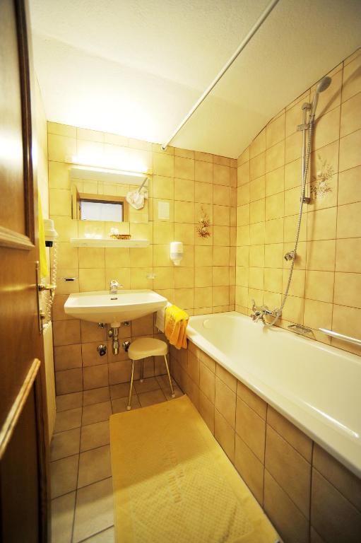Thermal-Badhotel Kirchler Tux Room photo
